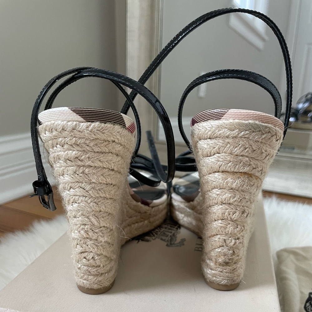 BURBERRY
Nova Check Espadrille Wedge Sandals 39 - Picture 6 of 13